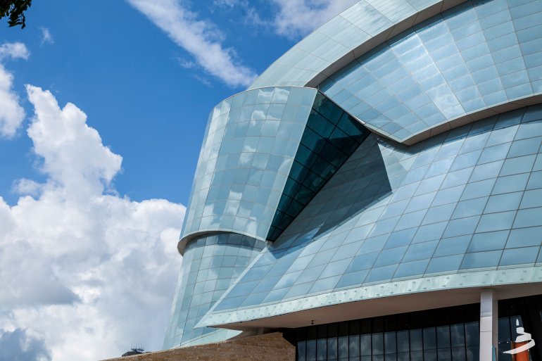 The new Canadian Museum for Human Rights gives Winnipeg serious architectural street cred - slide 7