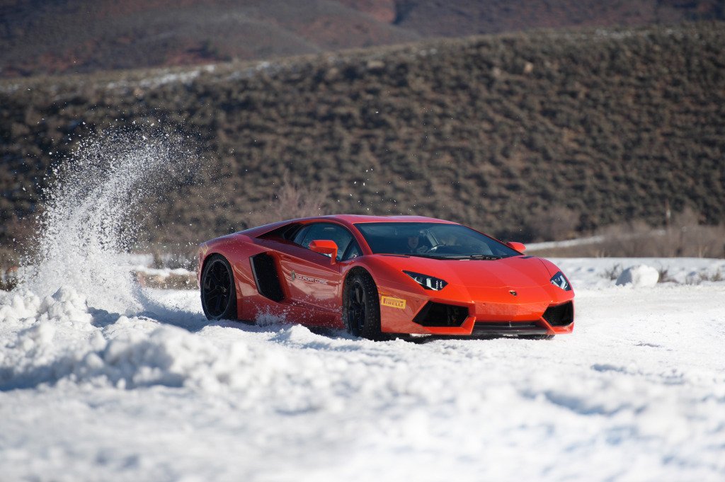 Snow hooning a 700 hp AWD Aventador on the highest track in the US