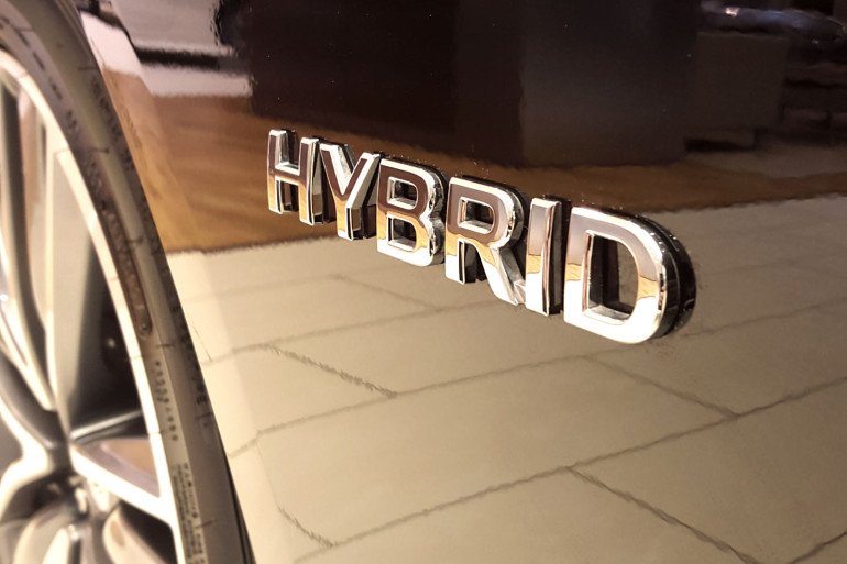 Infiniti’s Q50 AWD Hybrid; a sleeper saloon in wolf’s clothing - slide 14